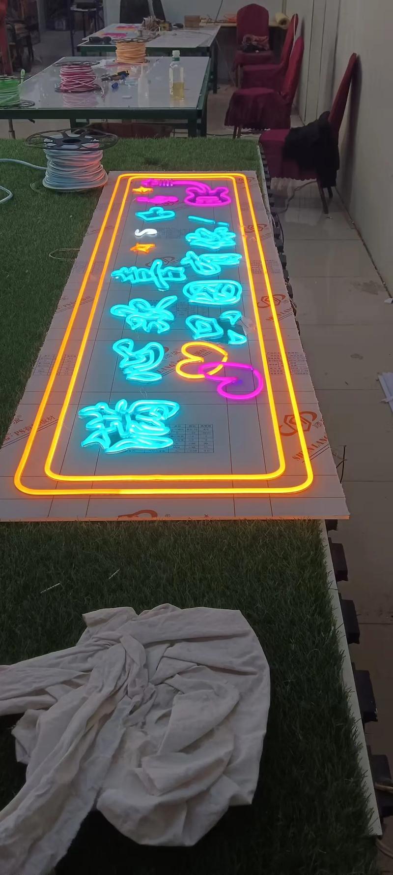 霓虹灯发光字定制新风尚 工厂直供，专线低至13.8元起，代理代办全面启动